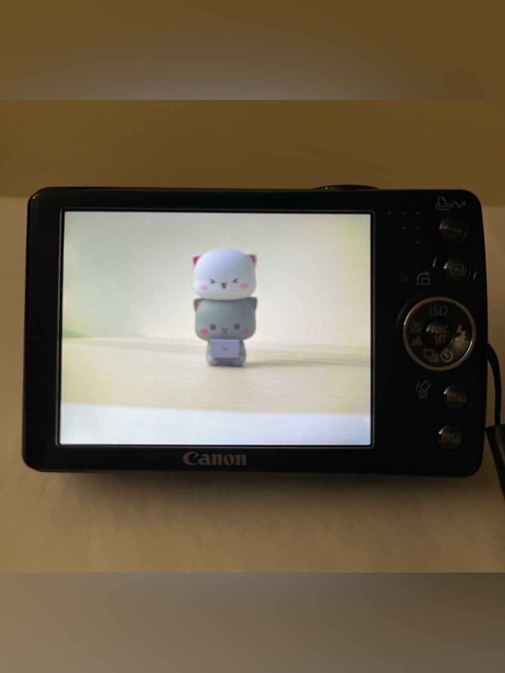 Canon PowerShot SD750 Digital Elph Camera - Silver - Picture 11 of 14